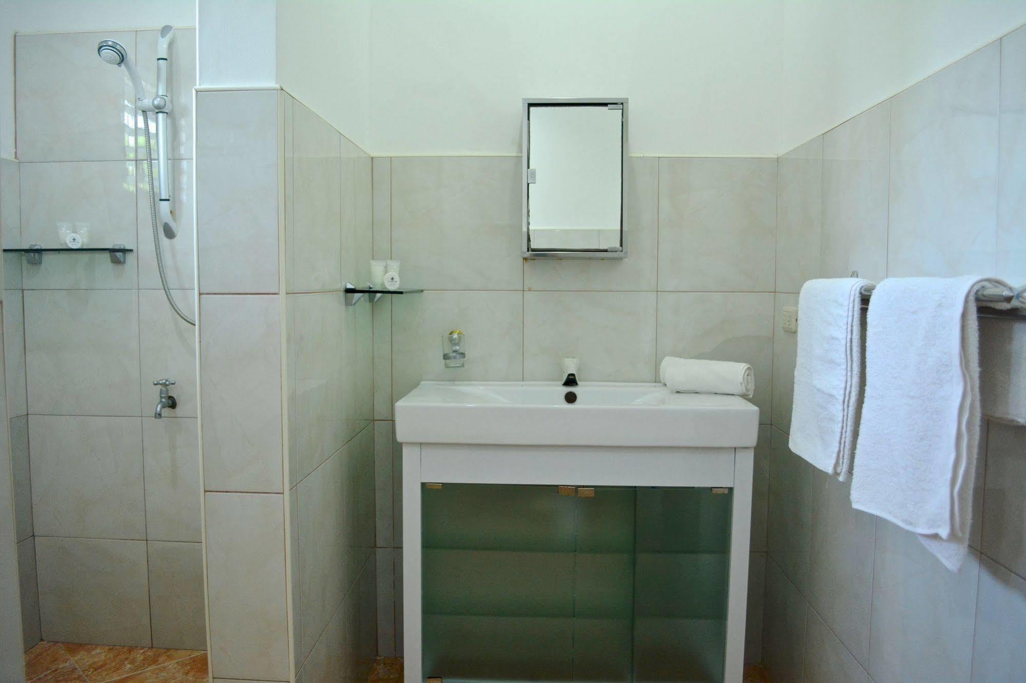 Olivia Resort Serviced Apartments And Bungalows 팡라오 외부 사진